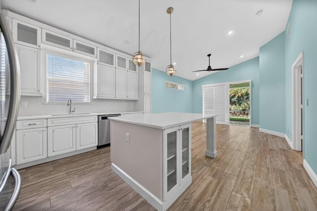 kitchenfamily1.jpg-SMALL