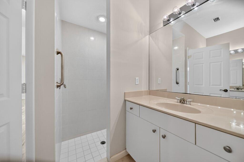 primarybath3.jpg-SMALL