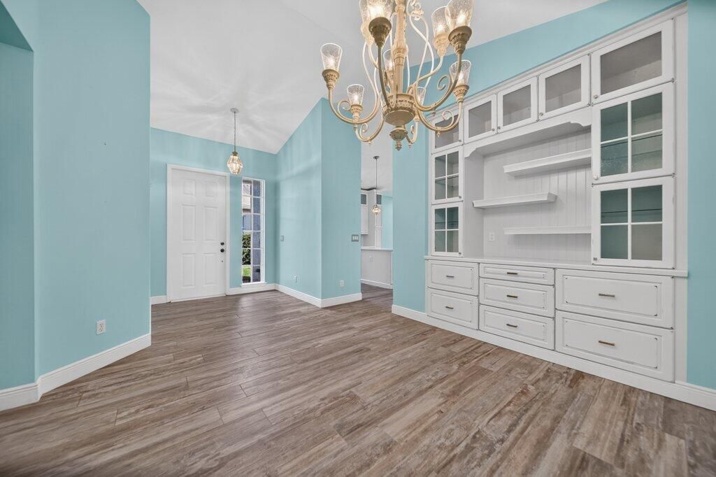 diningfoyer1.jpg-SMALL