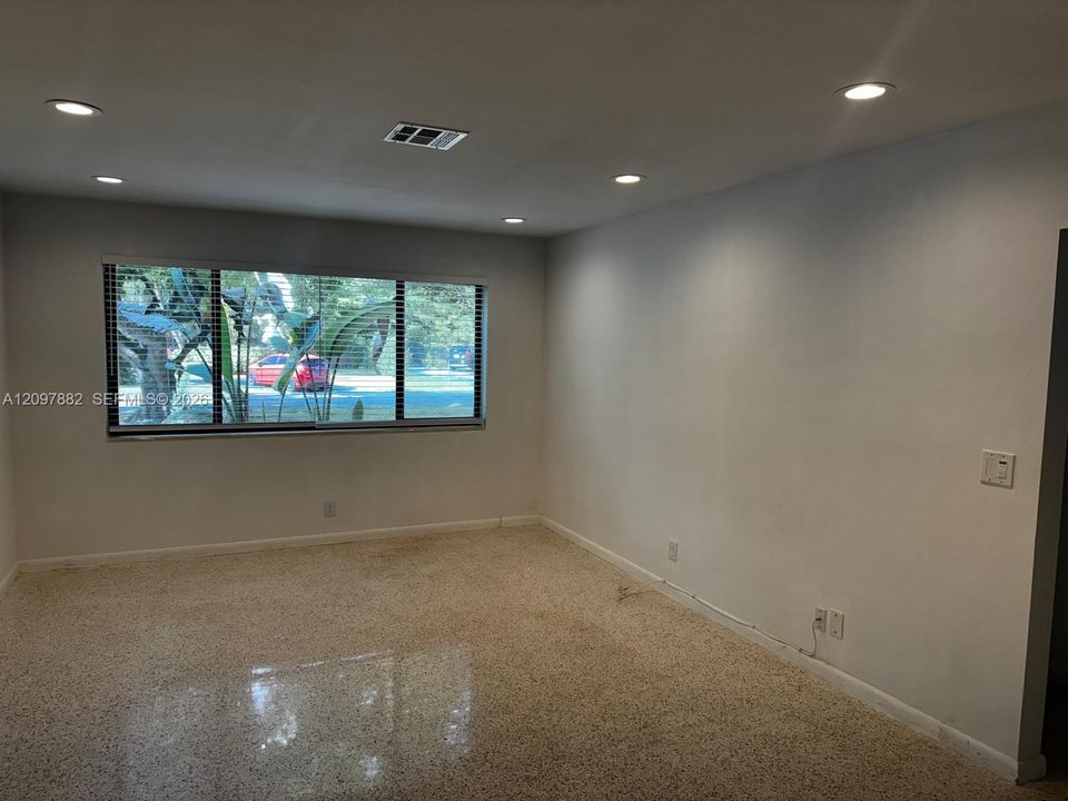 For Rent: $4,200 (3 beds, 2 baths, 1287 Square Feet)
