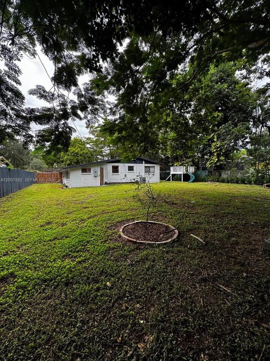 For Rent: $4,200 (3 beds, 2 baths, 1287 Square Feet)