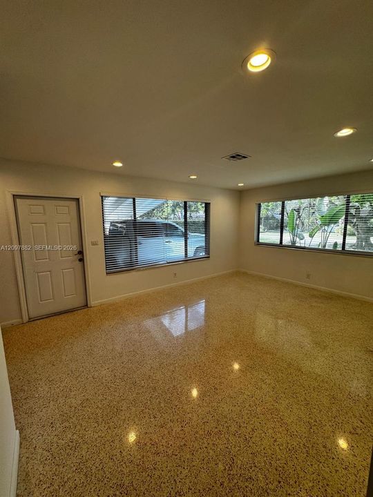 For Rent: $4,200 (3 beds, 2 baths, 1287 Square Feet)