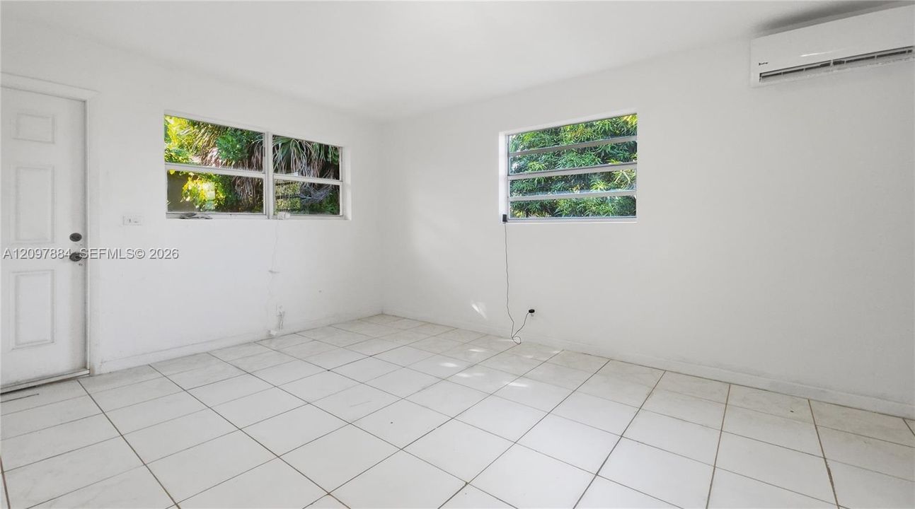 For Rent: $2,300 (2 beds, 1 baths, 2429 Square Feet)