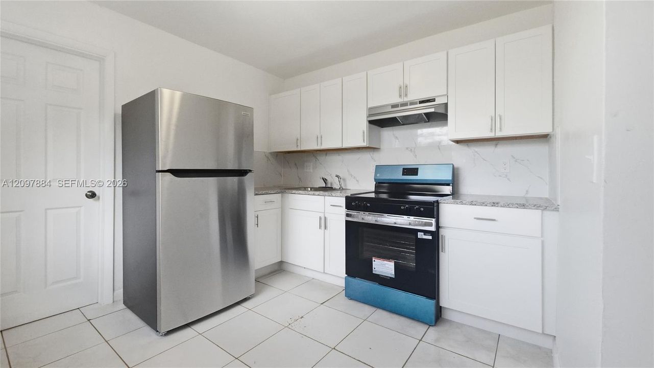 For Rent: $2,300 (2 beds, 1 baths, 2429 Square Feet)