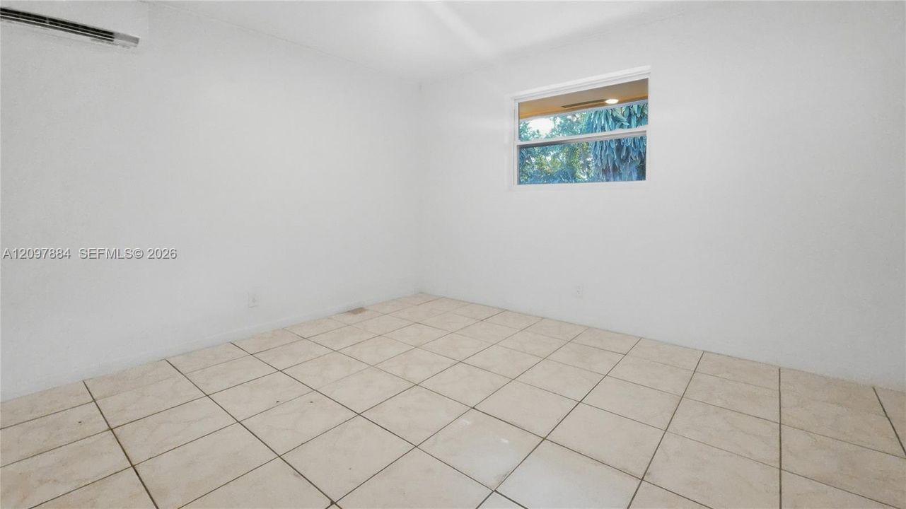 For Rent: $2,300 (2 beds, 1 baths, 2429 Square Feet)