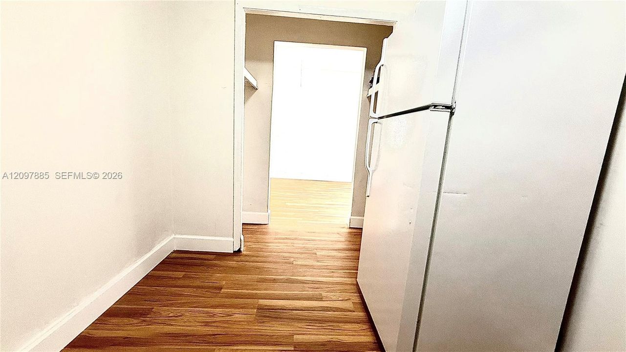 For Rent: $1,995 (3 beds, 1 baths, 1944 Square Feet)