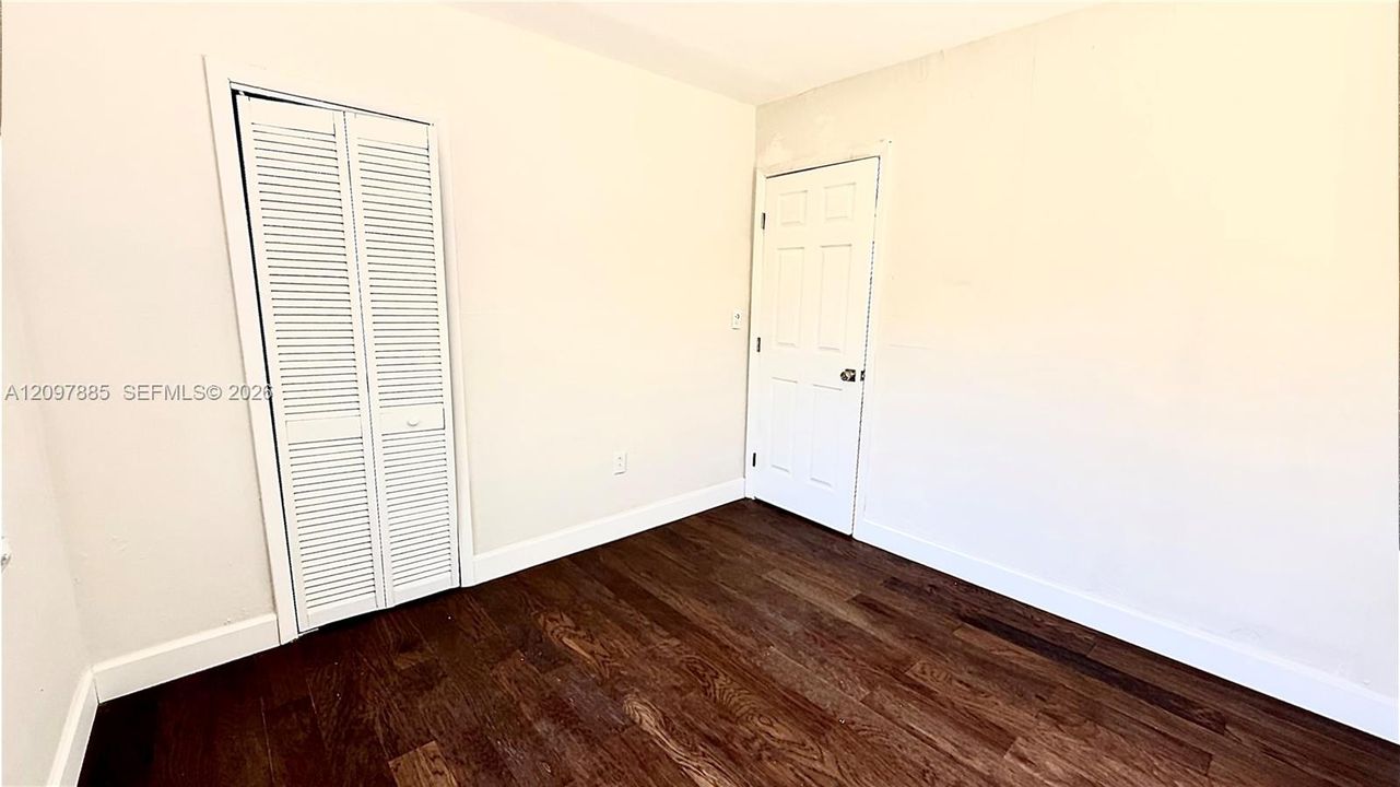 For Rent: $1,995 (3 beds, 1 baths, 1944 Square Feet)