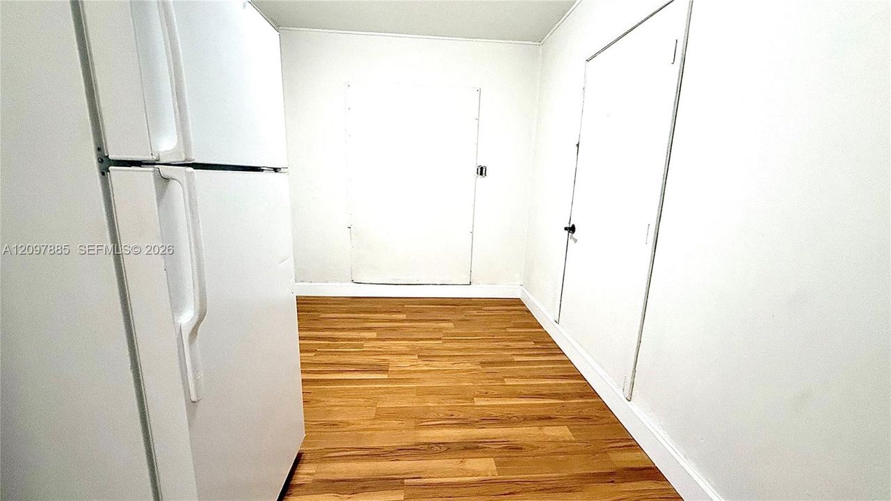 For Rent: $1,995 (3 beds, 1 baths, 1944 Square Feet)
