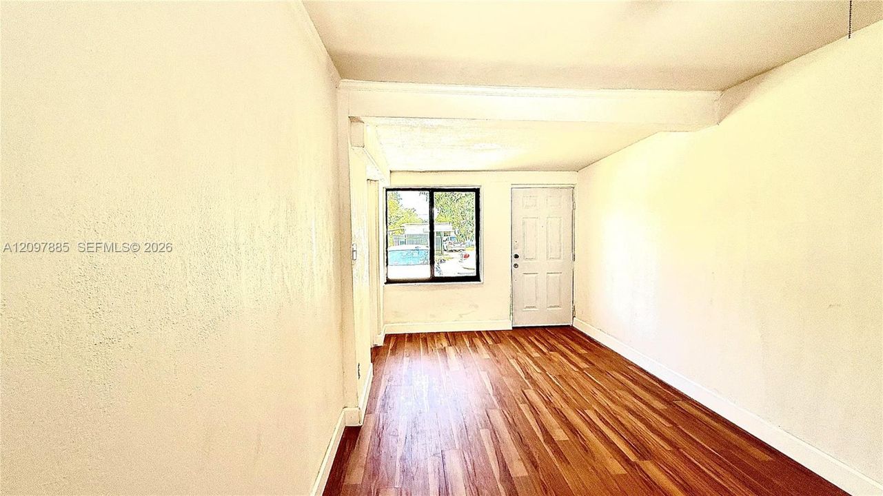 For Rent: $1,995 (3 beds, 1 baths, 1944 Square Feet)