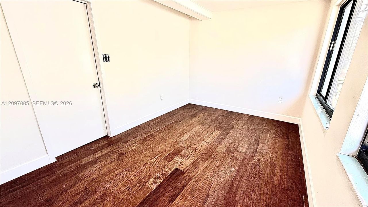 For Rent: $1,995 (3 beds, 1 baths, 1944 Square Feet)