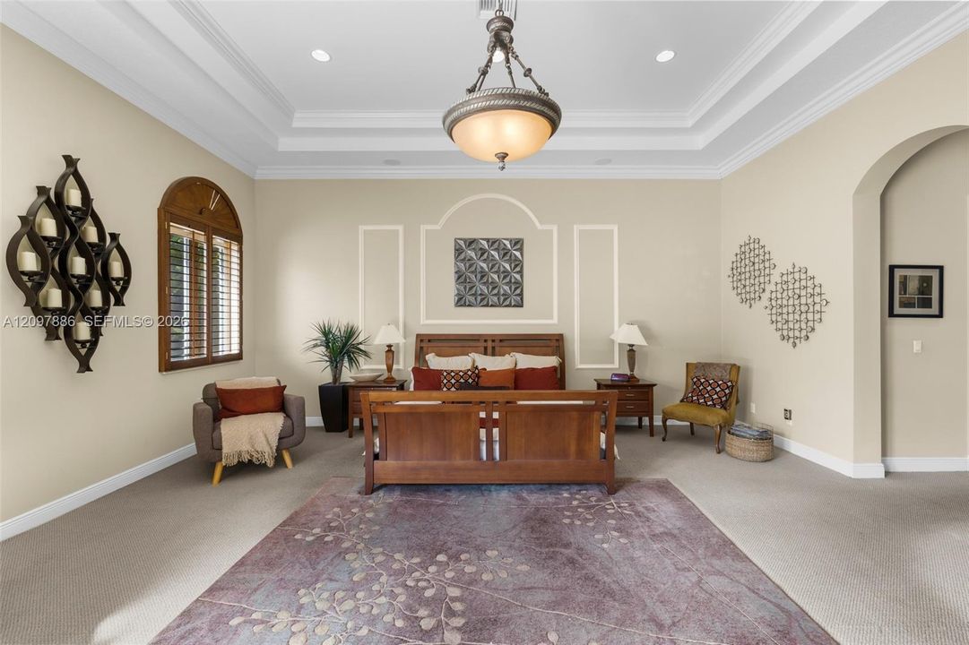 For Sale: $2,950,000 (6 beds, 5 baths, 5651 Square Feet)