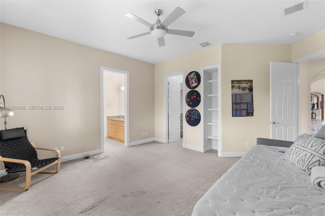 For Sale: $2,950,000 (6 beds, 5 baths, 5651 Square Feet)