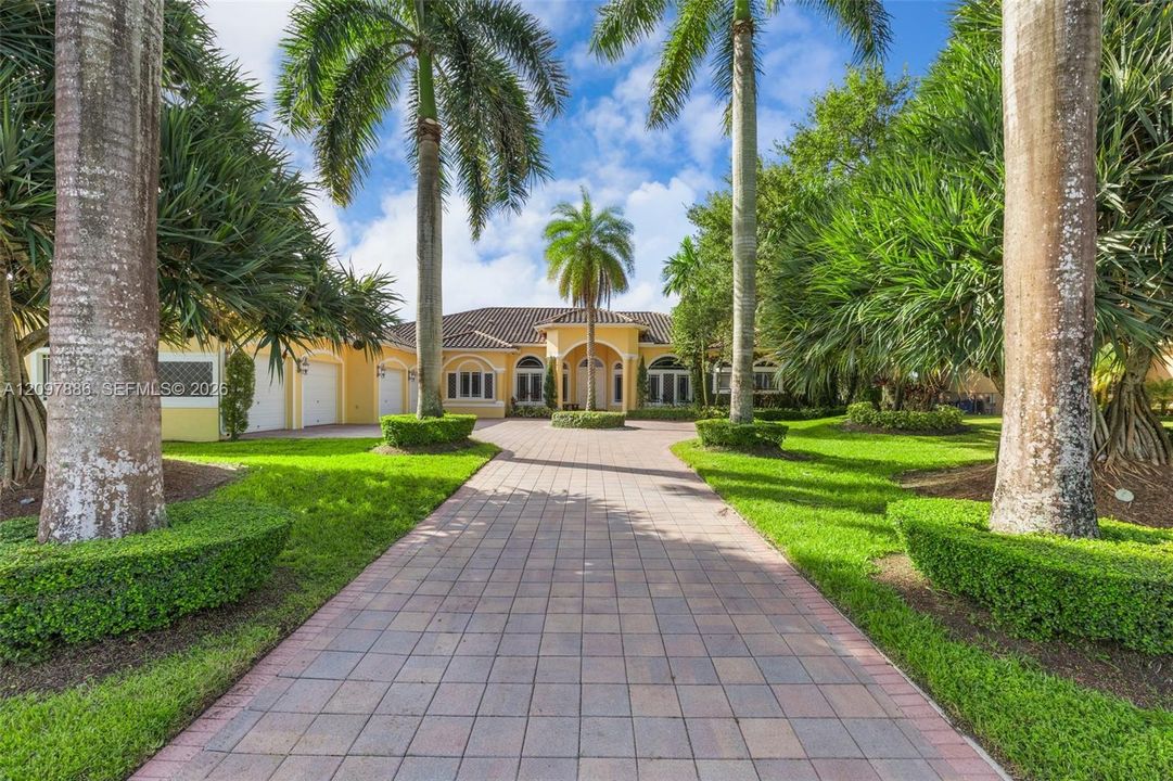 For Sale: $2,950,000 (6 beds, 5 baths, 5651 Square Feet)