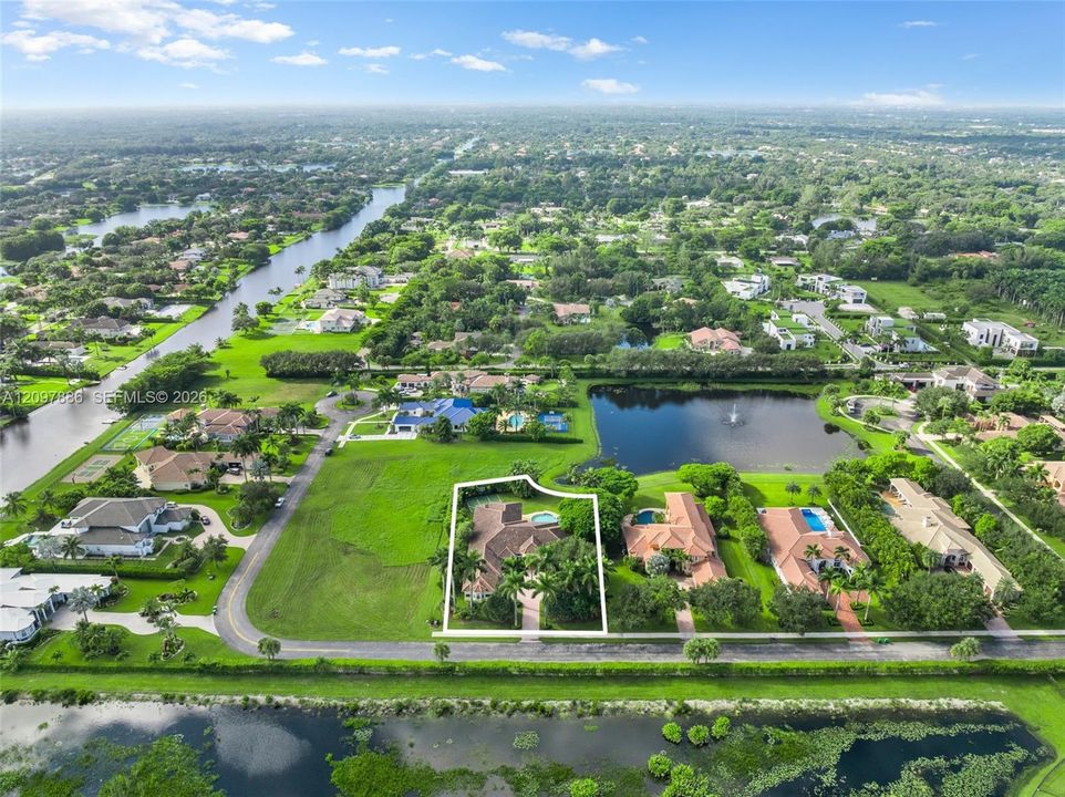 For Sale: $2,950,000 (6 beds, 5 baths, 5651 Square Feet)