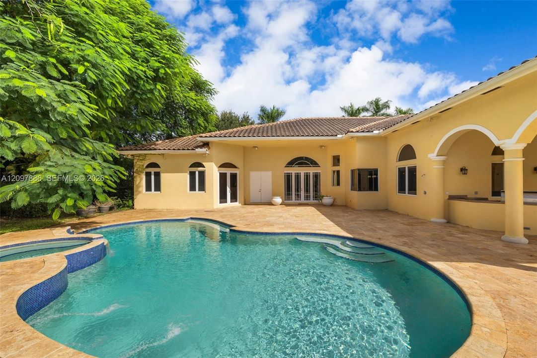 For Sale: $2,950,000 (6 beds, 5 baths, 5651 Square Feet)
