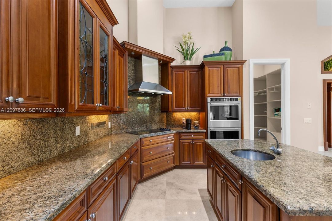 For Sale: $2,950,000 (6 beds, 5 baths, 5651 Square Feet)