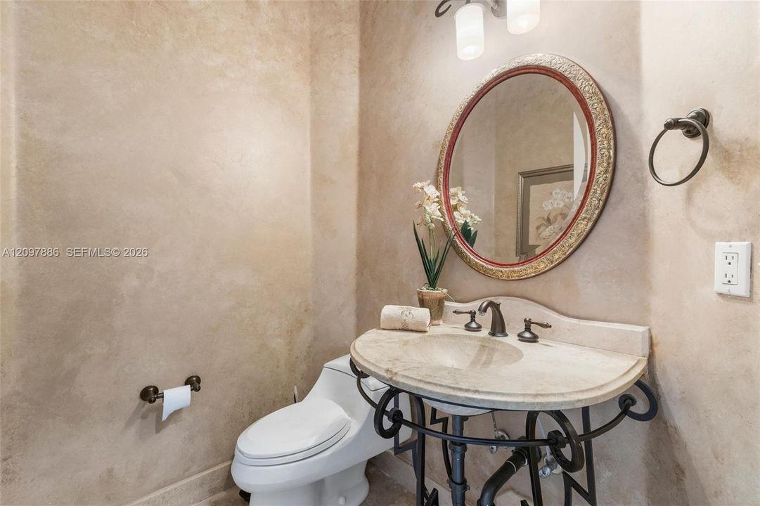 For Sale: $2,950,000 (6 beds, 5 baths, 5651 Square Feet)