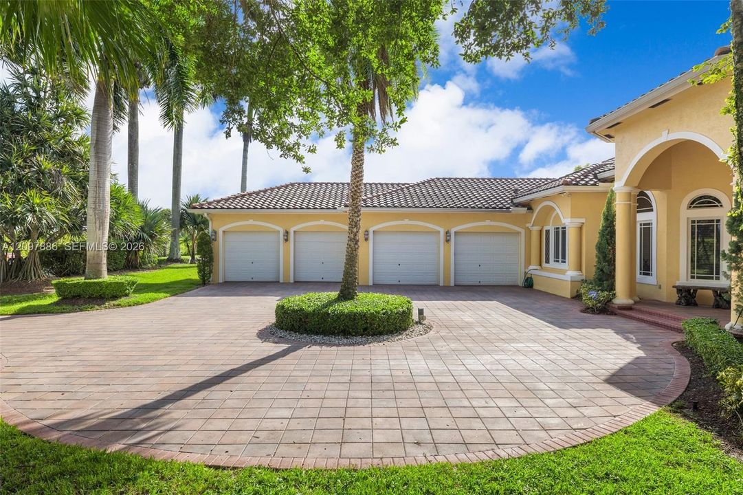For Sale: $2,950,000 (6 beds, 5 baths, 5651 Square Feet)
