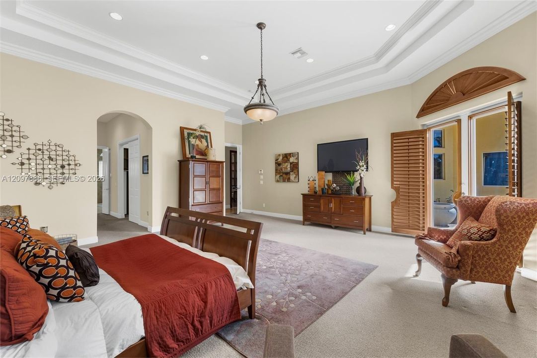 For Sale: $2,950,000 (6 beds, 5 baths, 5651 Square Feet)