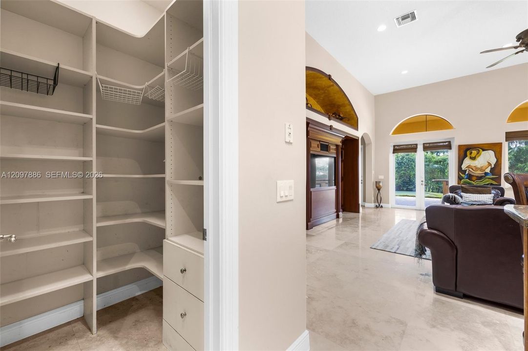 For Sale: $2,950,000 (6 beds, 5 baths, 5651 Square Feet)