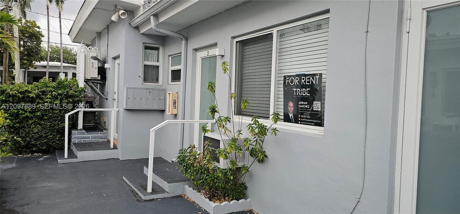 For Rent: $1,875 (1 beds, 1 baths, 590 Square Feet)
