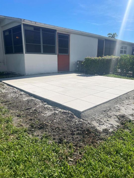 Huge rear 12 x 12 patio
