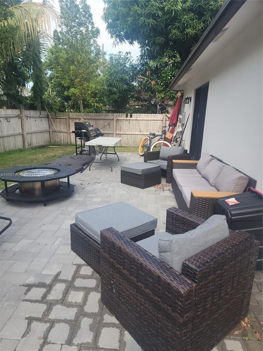 В аренду: $4,750 (5 спален, 2 ванн, 1720 Квадратных фут)