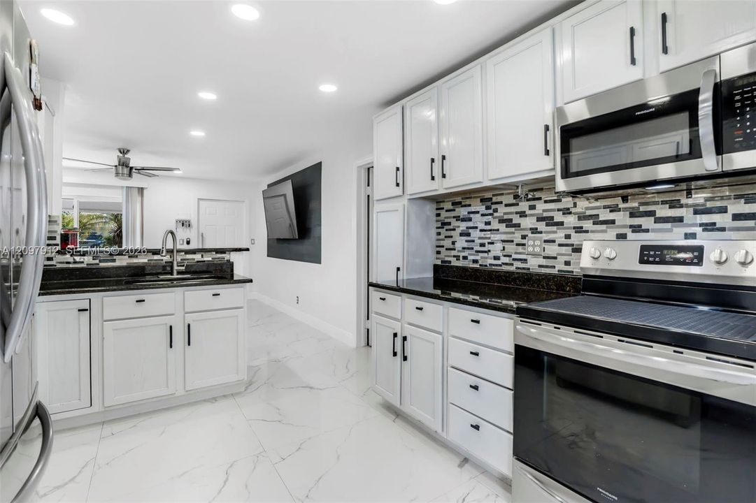En Venta: $560,000 (3 camas, 2 baños, 1326 Pies cuadrados)