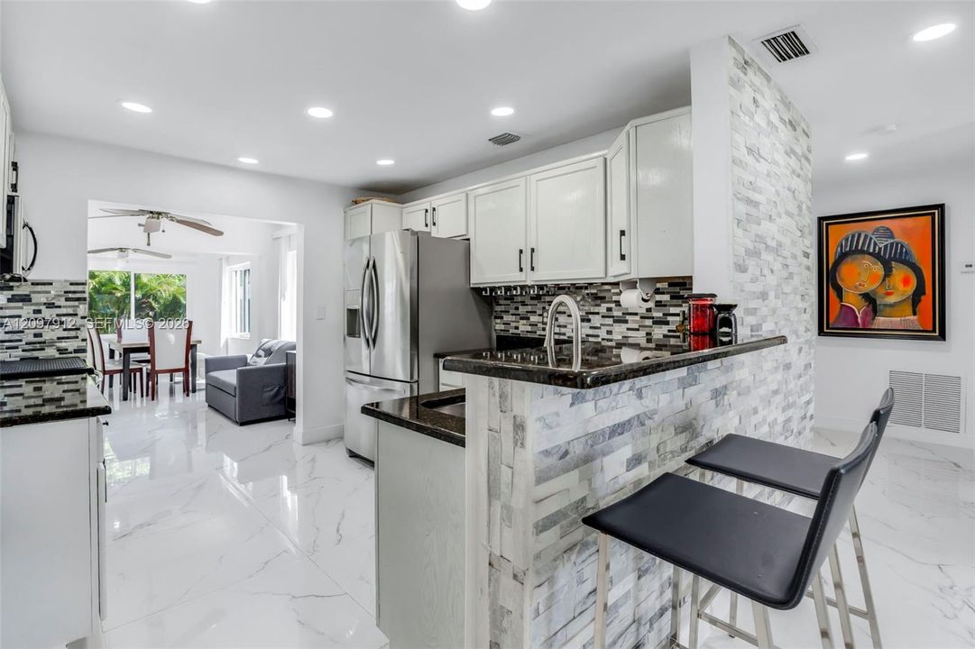 En Venta: $560,000 (3 camas, 2 baños, 1326 Pies cuadrados)