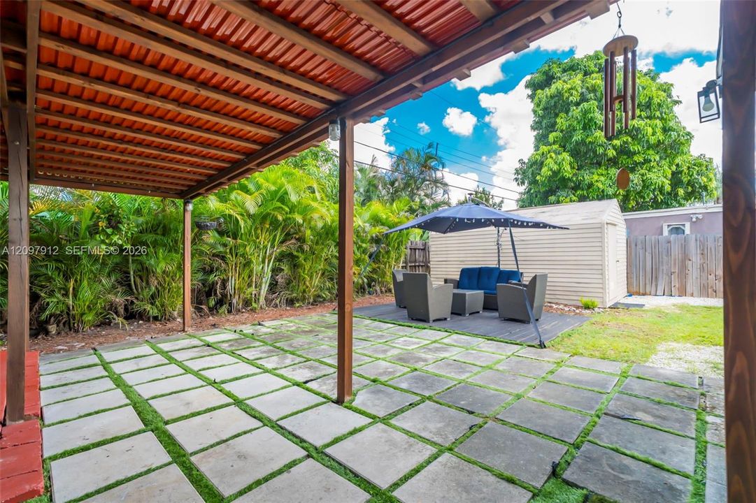 En Venta: $560,000 (3 camas, 2 baños, 1326 Pies cuadrados)