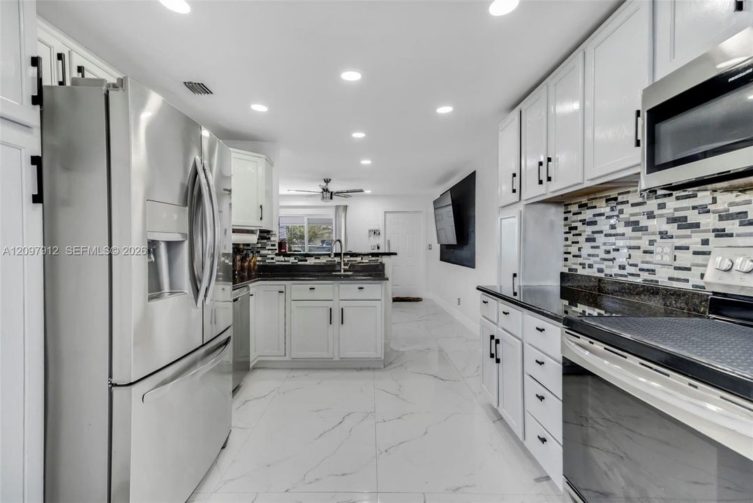 En Venta: $560,000 (3 camas, 2 baños, 1326 Pies cuadrados)