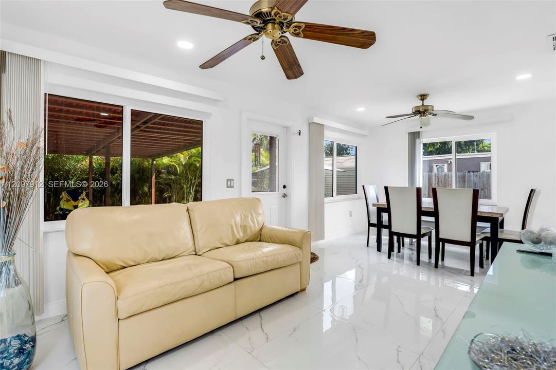En Venta: $560,000 (3 camas, 2 baños, 1326 Pies cuadrados)