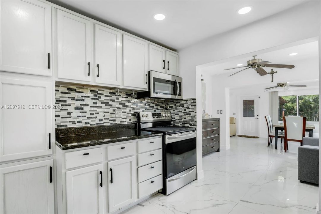 En Venta: $560,000 (3 camas, 2 baños, 1326 Pies cuadrados)