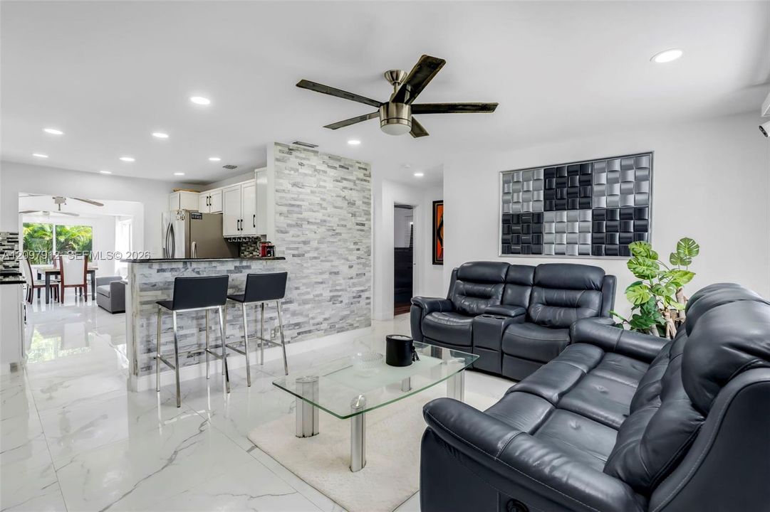 En Venta: $560,000 (3 camas, 2 baños, 1326 Pies cuadrados)