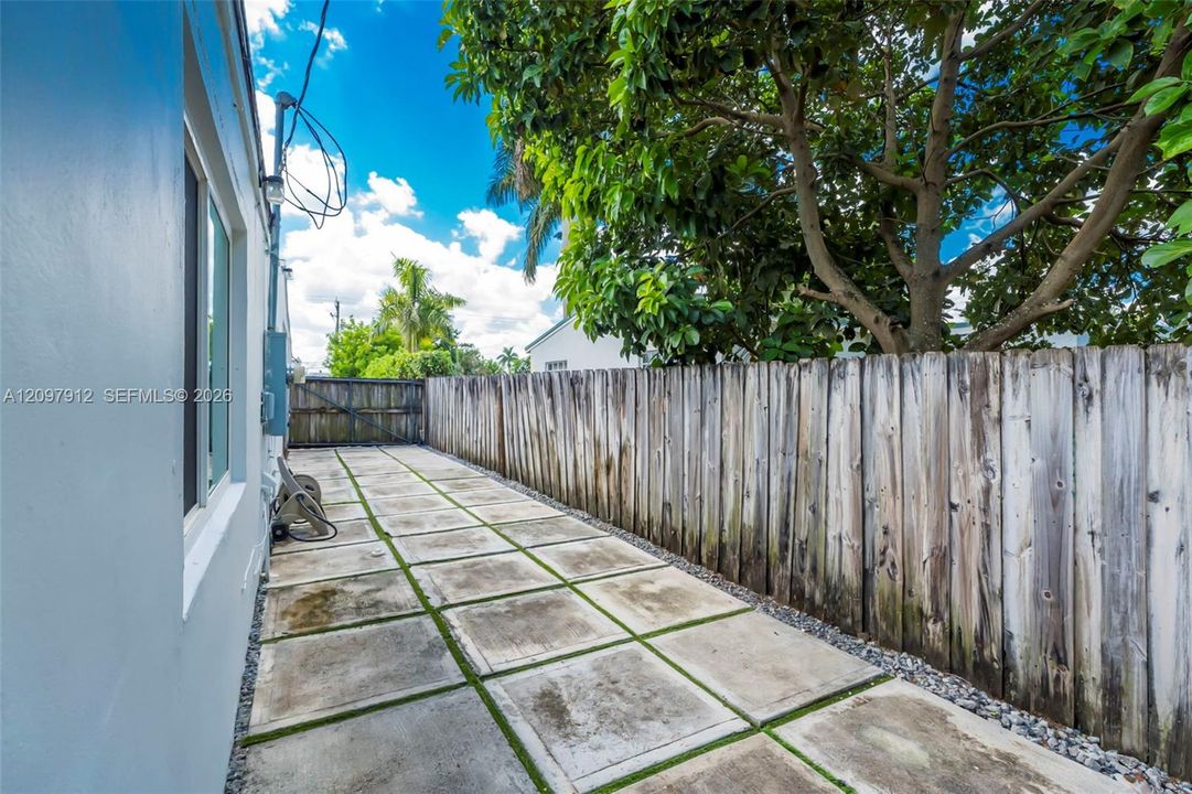 En Venta: $560,000 (3 camas, 2 baños, 1326 Pies cuadrados)
