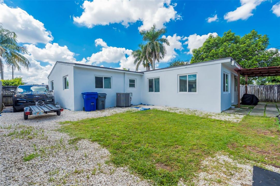 En Venta: $560,000 (3 camas, 2 baños, 1326 Pies cuadrados)