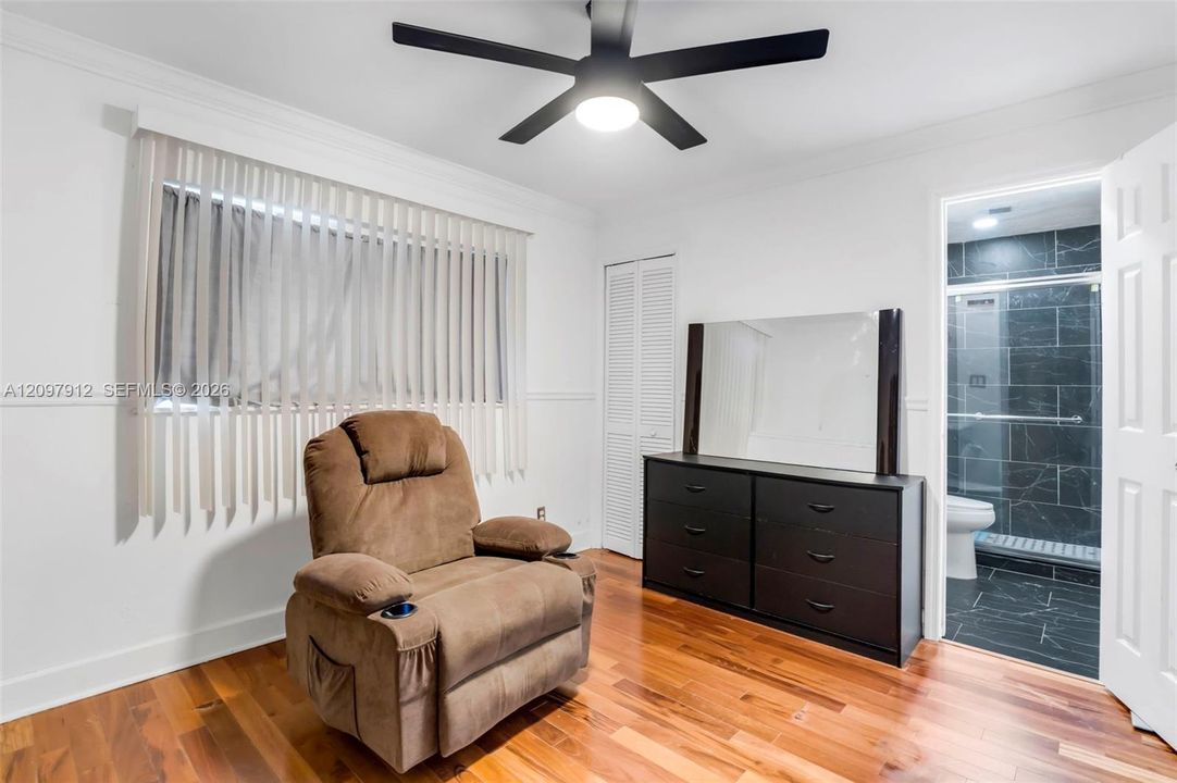 En Venta: $560,000 (3 camas, 2 baños, 1326 Pies cuadrados)