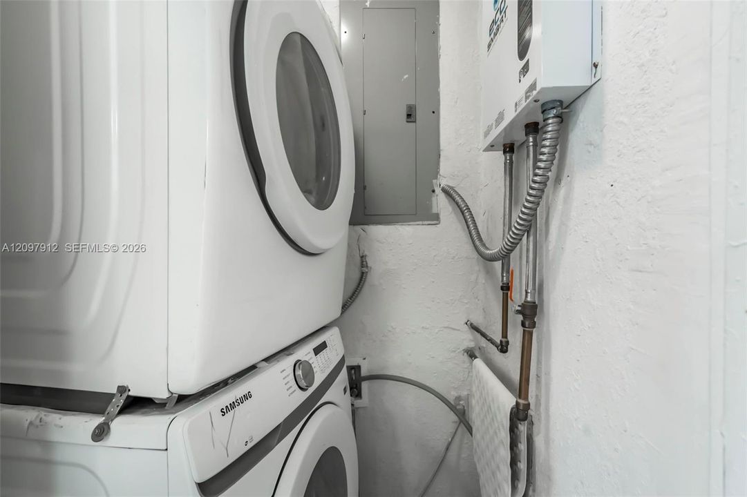 En Venta: $560,000 (3 camas, 2 baños, 1326 Pies cuadrados)