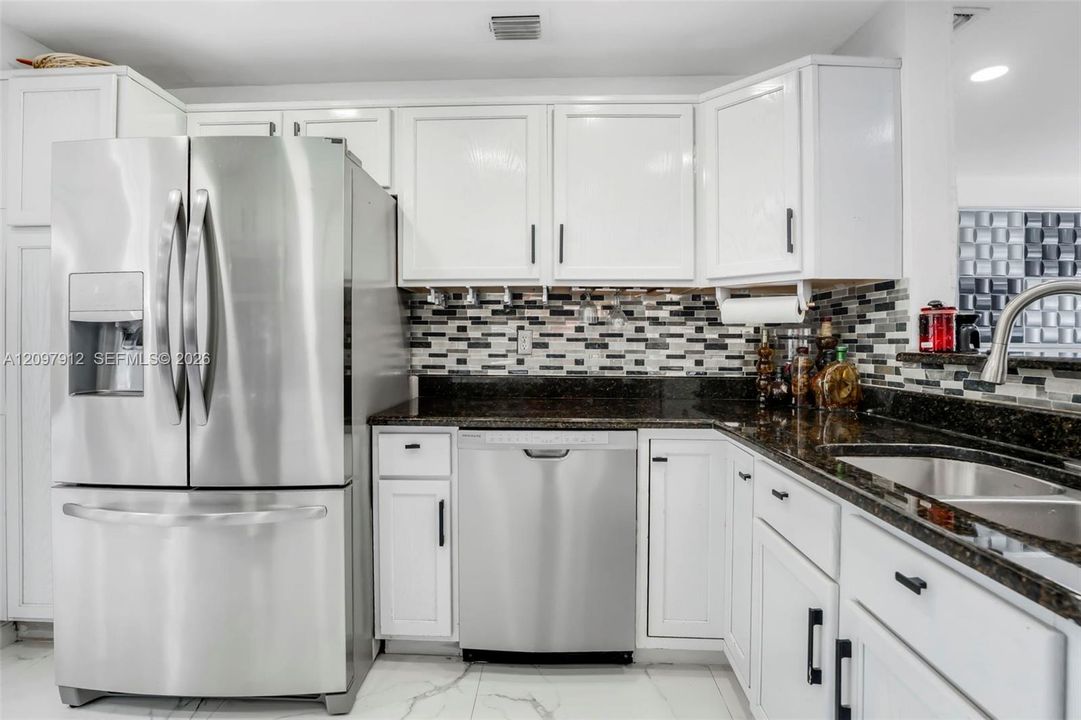 En Venta: $560,000 (3 camas, 2 baños, 1326 Pies cuadrados)