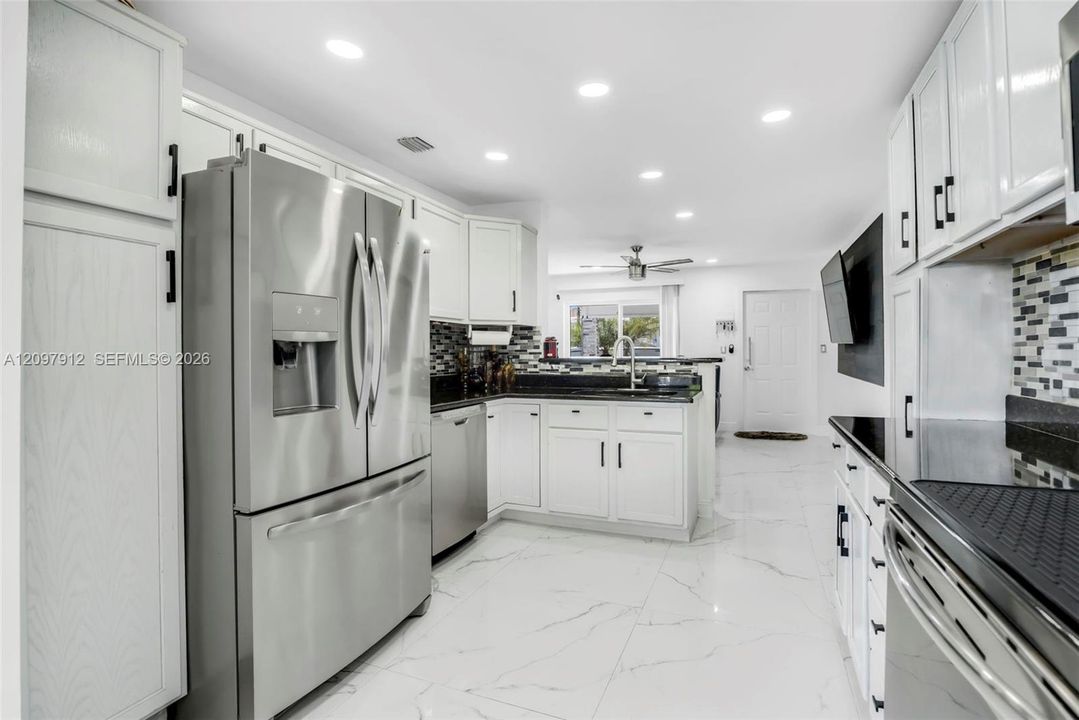 En Venta: $560,000 (3 camas, 2 baños, 1326 Pies cuadrados)