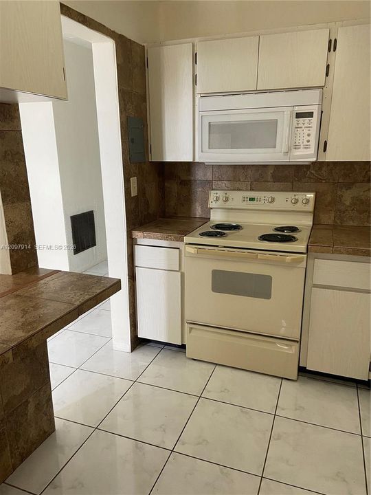For Rent: $1,650 (1 beds, 1 baths, 770 Square Feet)