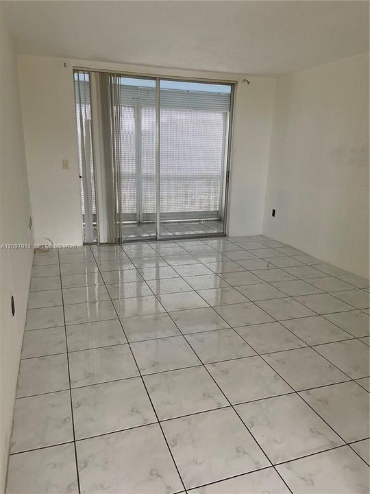 For Rent: $1,650 (1 beds, 1 baths, 770 Square Feet)