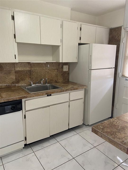 For Rent: $1,650 (1 beds, 1 baths, 770 Square Feet)