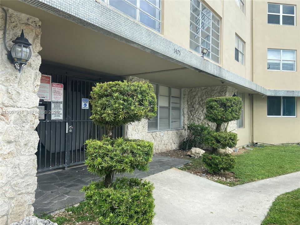 For Rent: $1,650 (1 beds, 1 baths, 770 Square Feet)