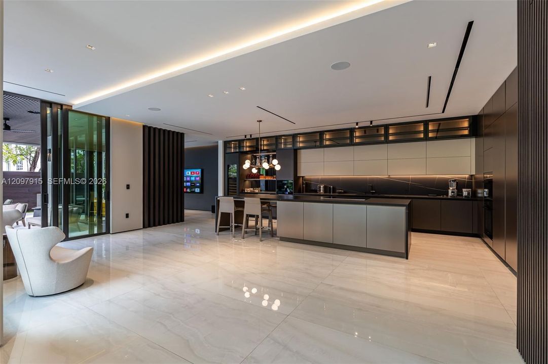 For Rent: $25,000 (5 beds, 5 baths, 4067 Square Feet)