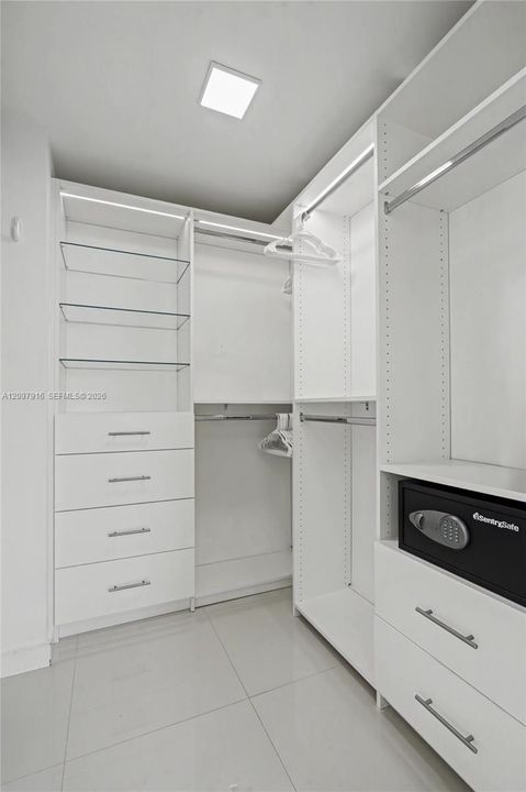 Walk-in Closet