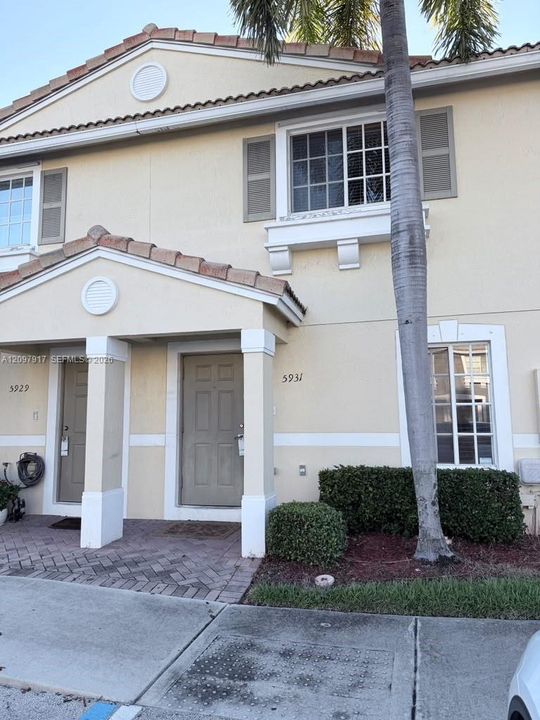 For Rent: $2,500 (2 beds, 2 baths, 1224 Square Feet)