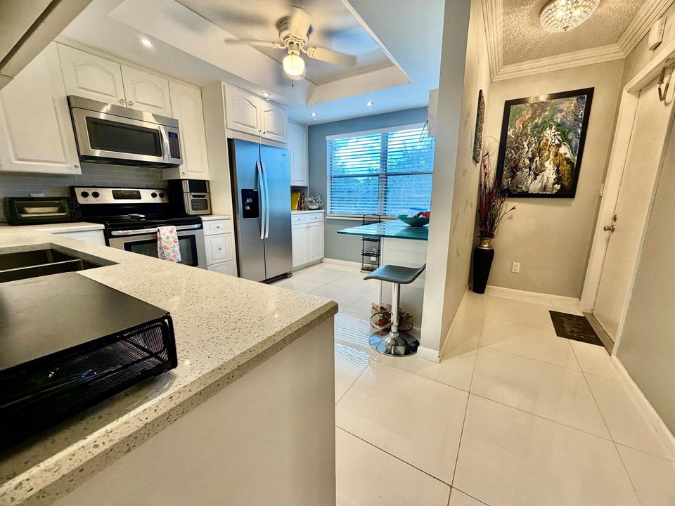 EAT-IN KITCHEN