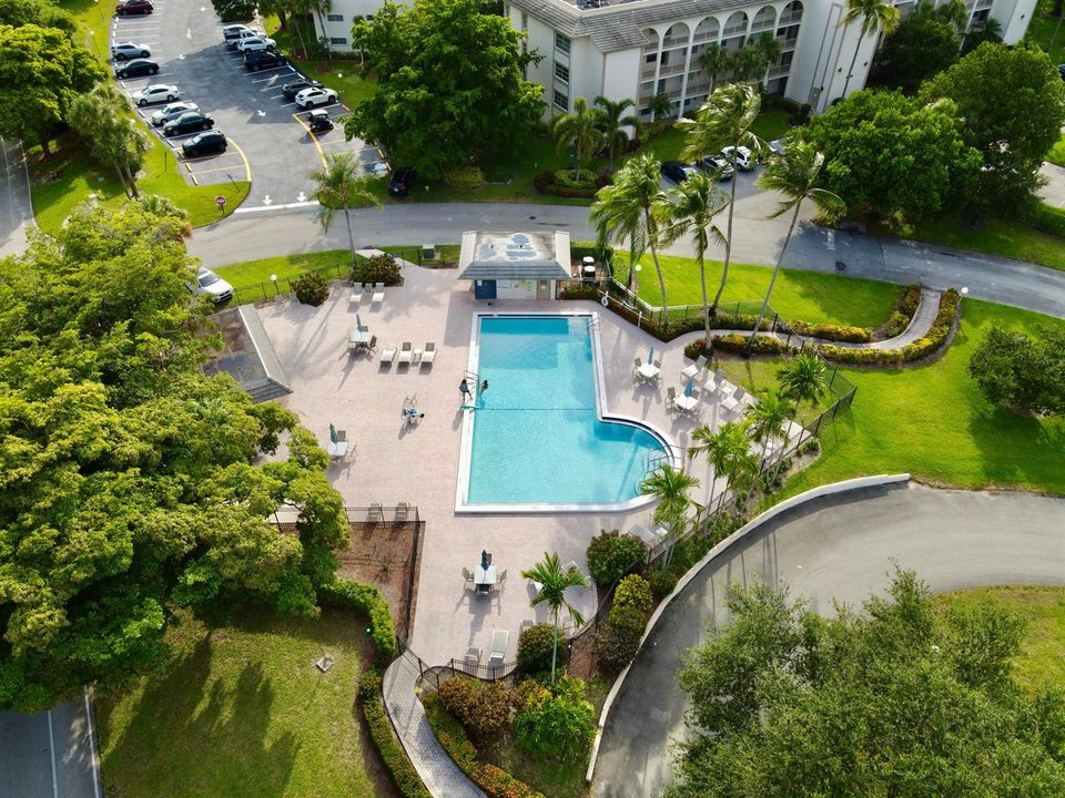 MARTINIQUE HEATED POOL AREA