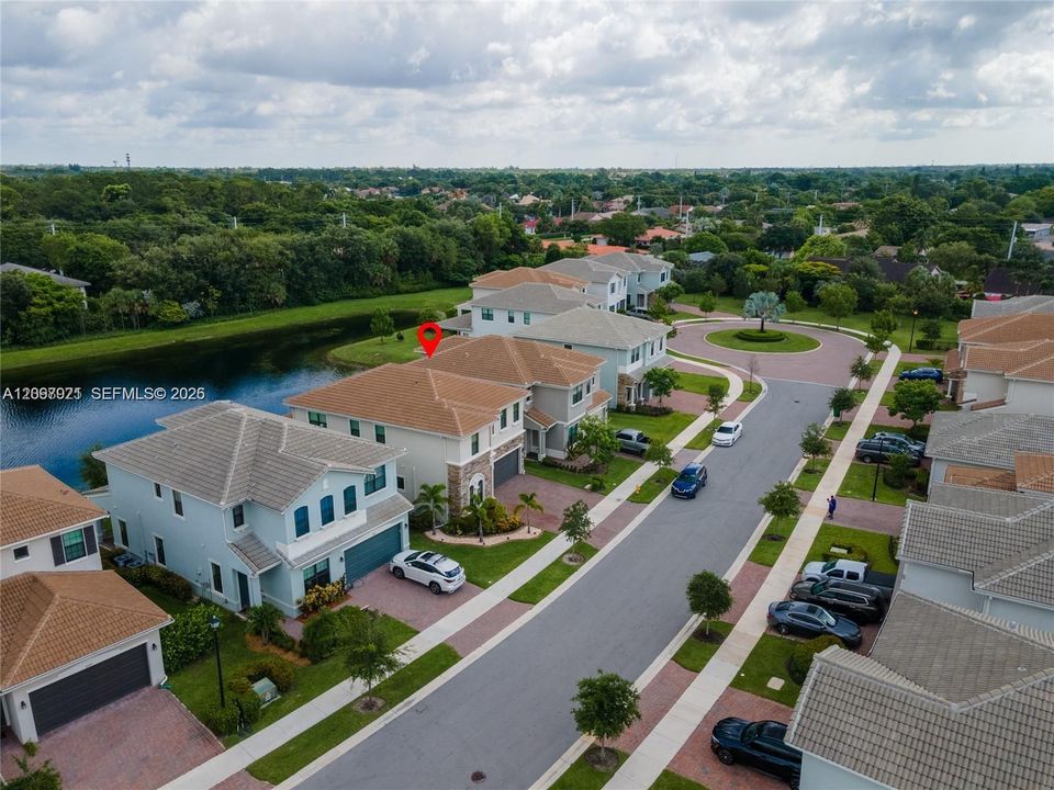 For Sale: $965,000 (5 beds, 3 baths, 3069 Square Feet)